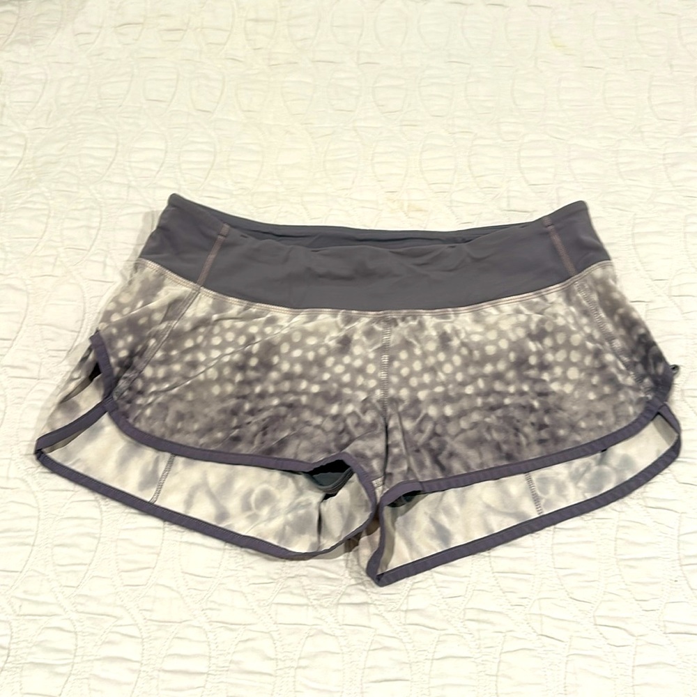 Lululemon Speed-up low rise 2.5 lined shorts
